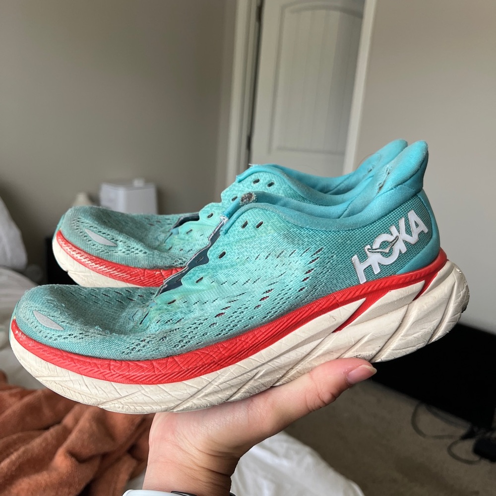 Hoka Clifton 8 Athletic Shoes (size 6)